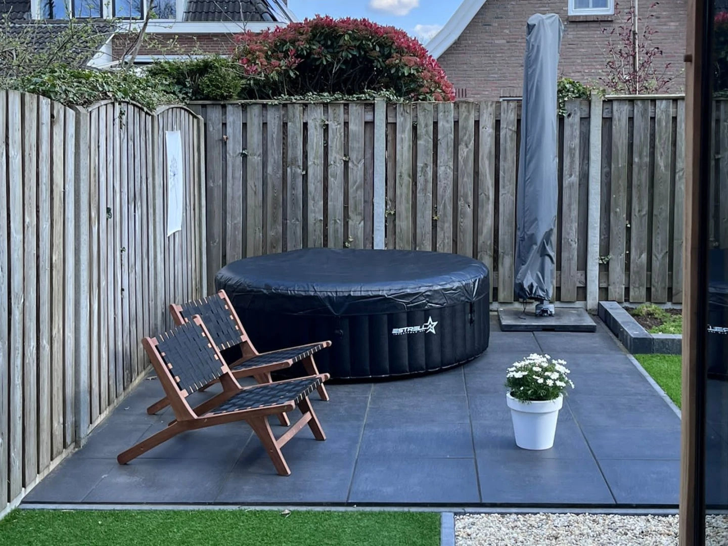 Opblaasbare buitenspa Zwart - 200x200x65cm