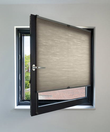 Duette® shades taupe lichtdoorlatend - ingespannen TruFit® model - HetBinnenAanzicht