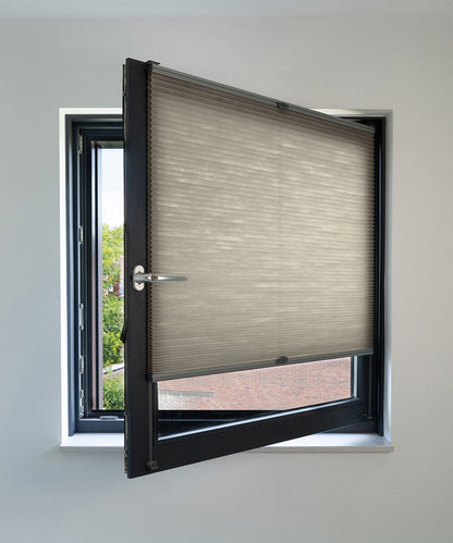 Duette® shades grijs lichtdoorlatend - ingespannen TruFit® model - HetBinnenAanzicht