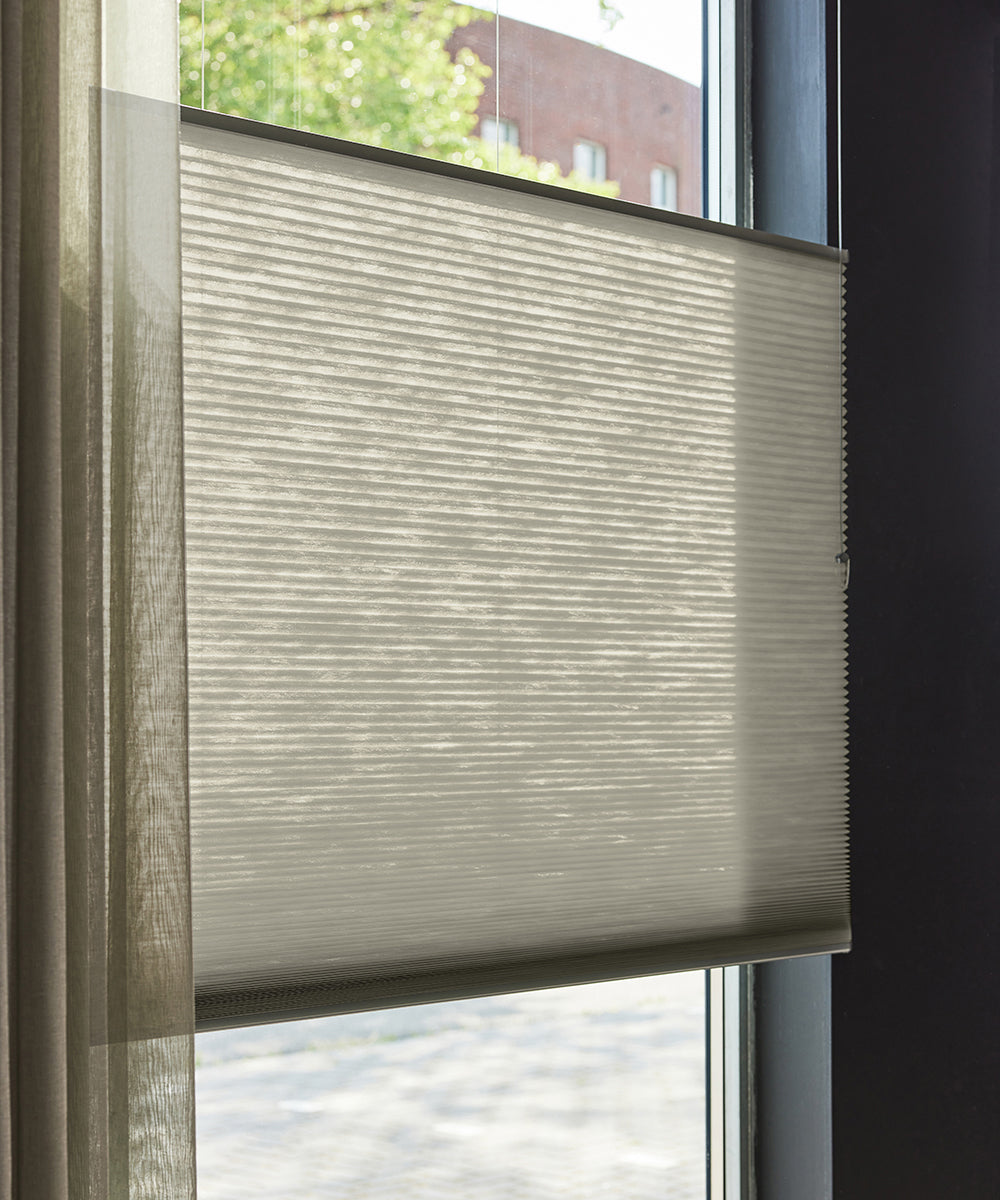 Duette® shades grijs lichtdoorlatend - vrijhangend model - HetBinnenAanzicht