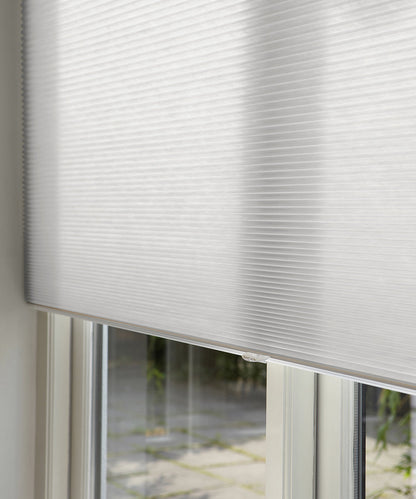 Duette® shades muisgrijs lichtdoorlatend - vrijhangend model - HetBinnenAanzicht