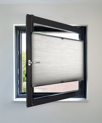Duette® shades muisgrijs lichtdoorlatend - ingespannen TruFit® model - HetBinnenAanzicht