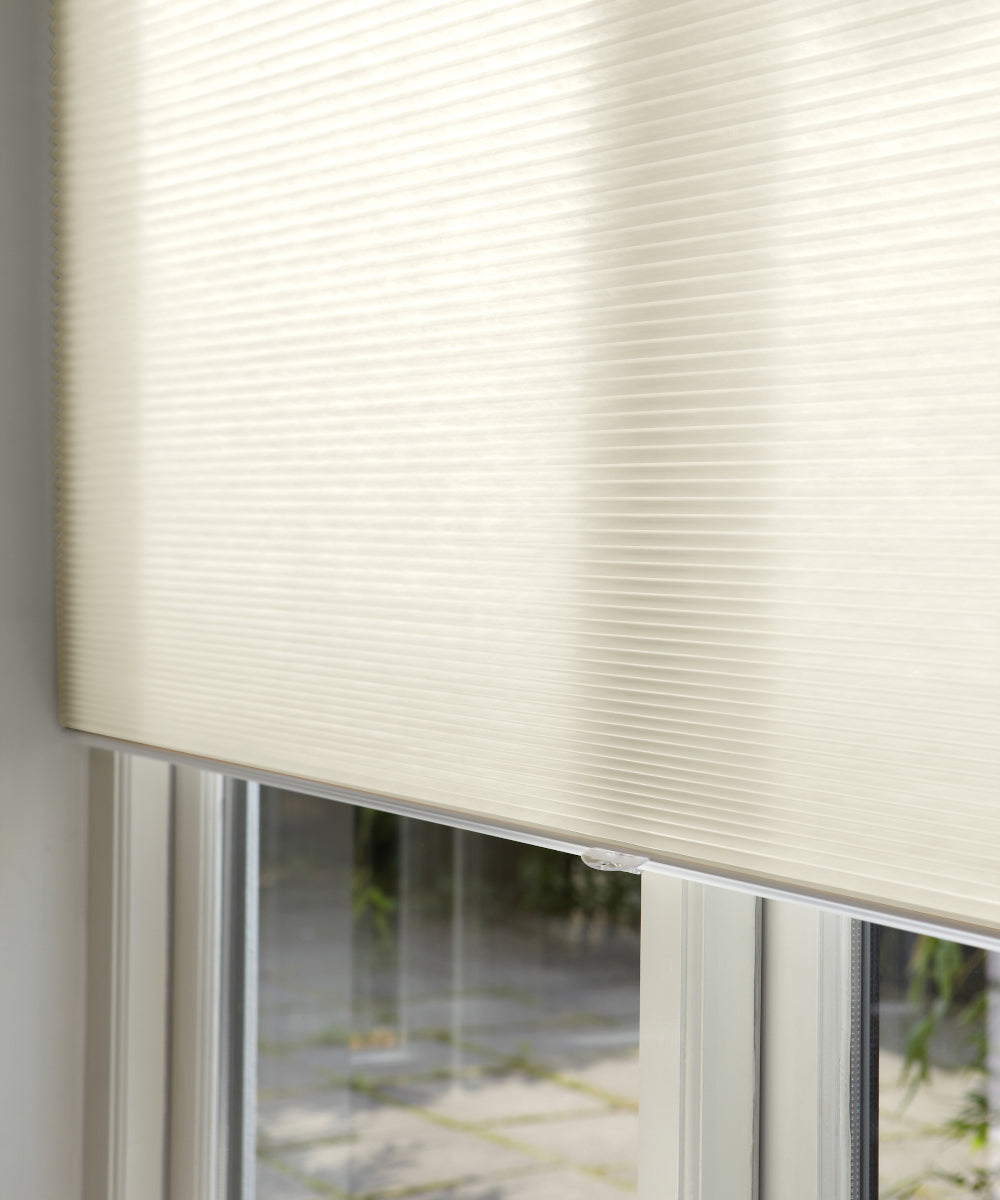 Duette® shades wit lichtdoorlatend - vrijhangend model - HetBinnenAanzicht