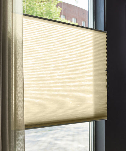 Duette® shades crème lichtdoorlatend - vrijhangend model - HetBinnenAanzicht