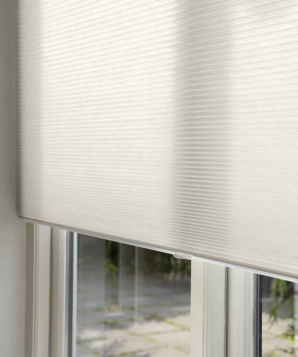 Duette® shades lichtgrijs lichtdoorlatend - vrijhangend model - HetBinnenAanzicht