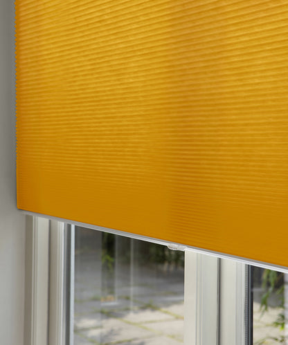 Duette® shades goudgeel lichtdoorlatend - vrijhangend model - HetBinnenAanzicht