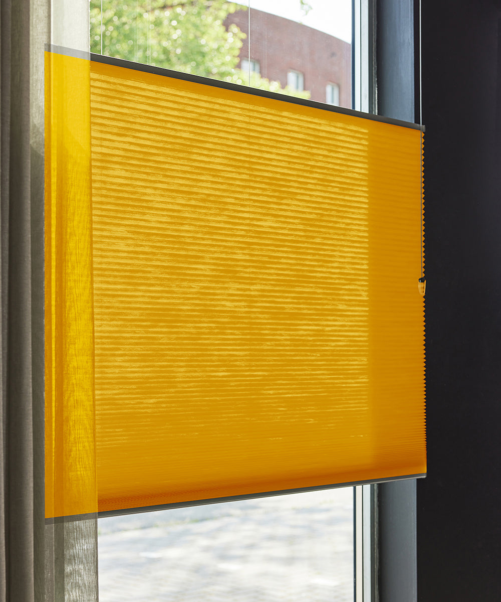 Duette® shades goudgeel lichtdoorlatend - vrijhangend model - HetBinnenAanzicht