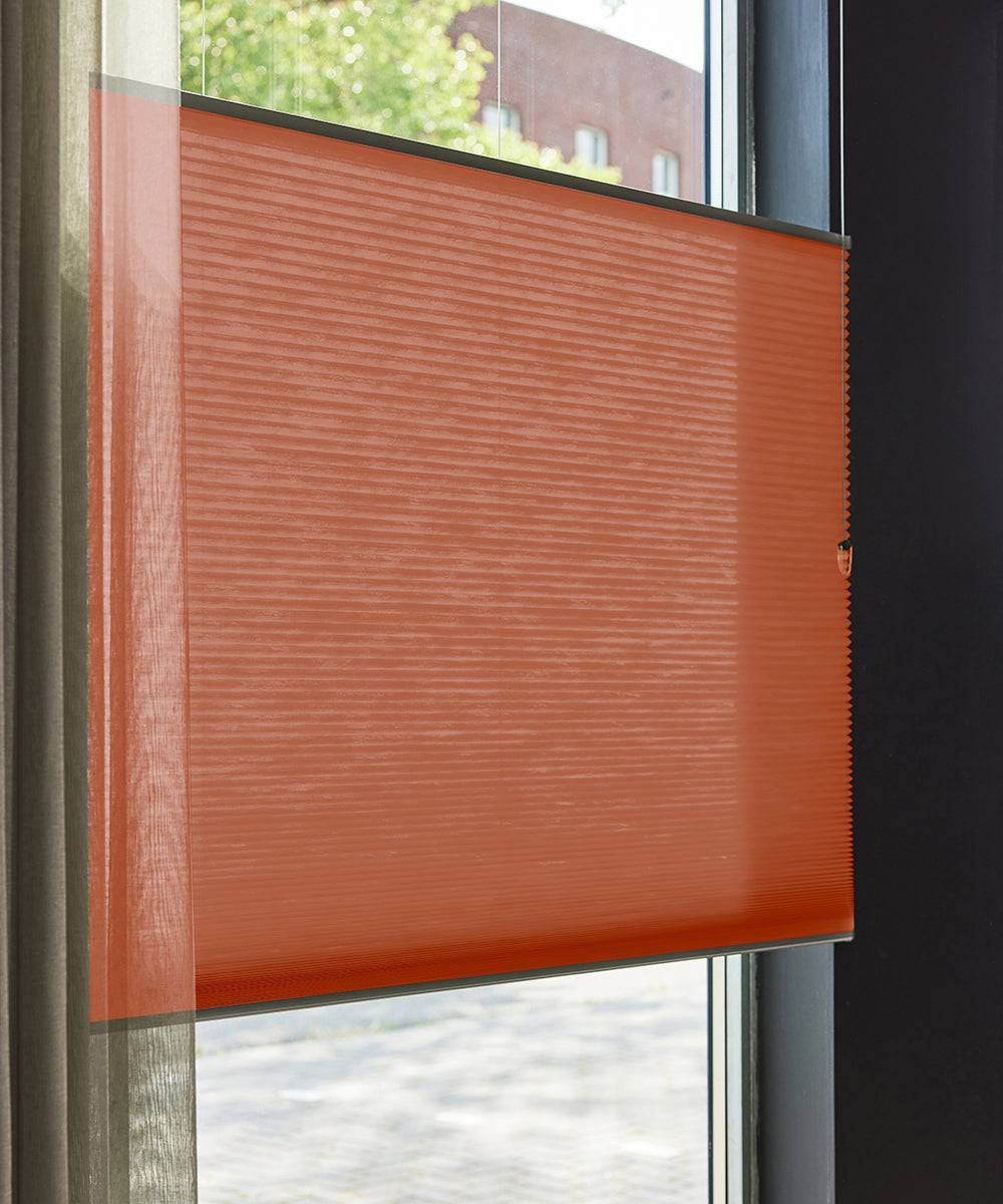 Duette® shades steenrood lichtdoorlatend - vrijhangend model - HetBinnenAanzicht