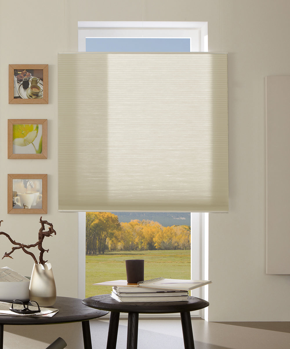 Duette® shades beige lichtdoorlatend - vrijhangend model - HetBinnenAanzicht